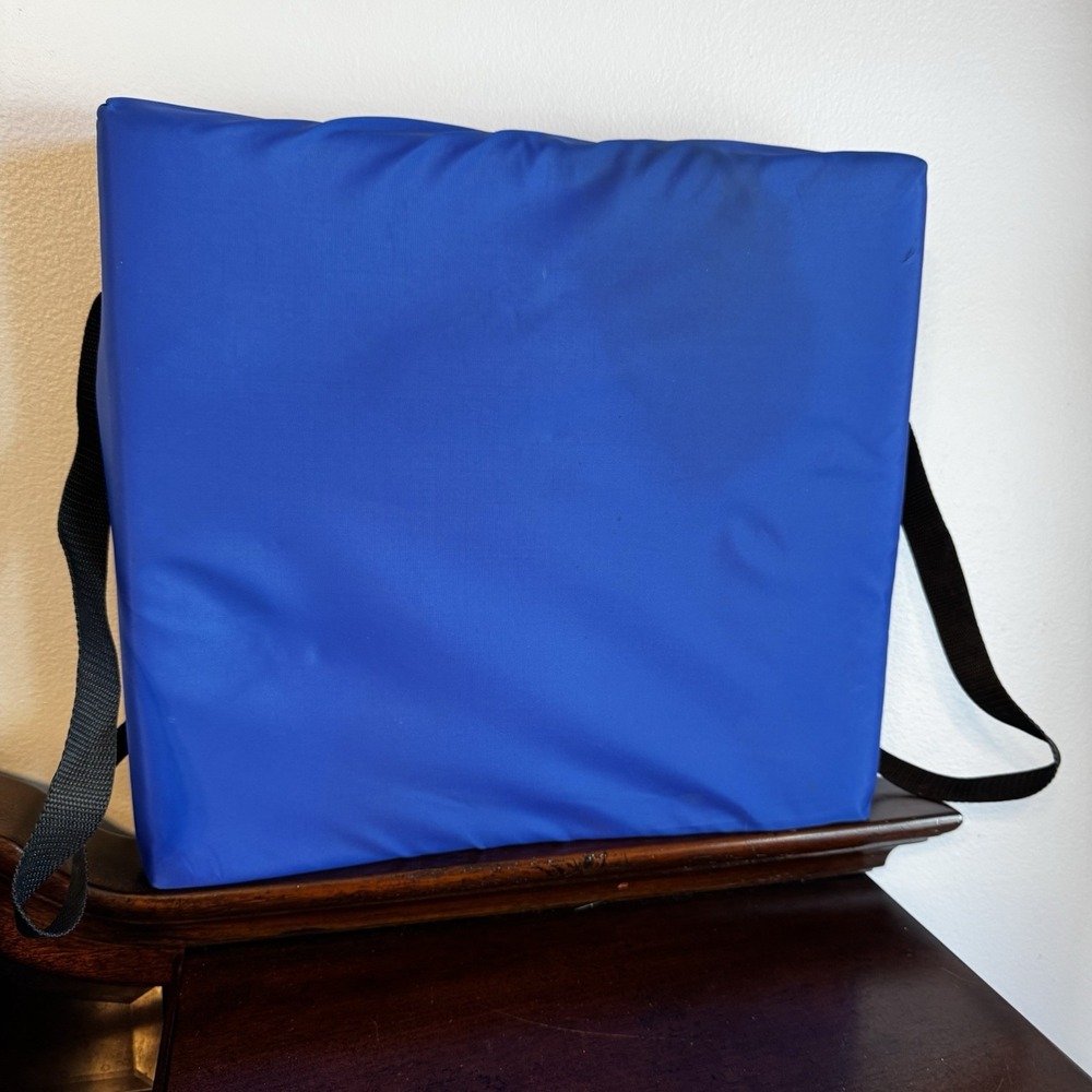 Stearns Boating Throwable Device Type IV PFD Model #72404 16 X 15 X 3 Blue